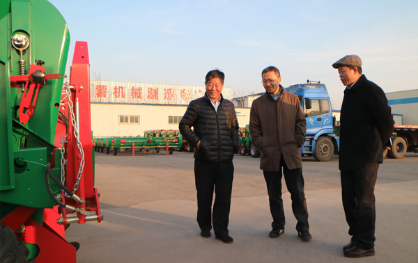 中國(guó)農(nóng)業(yè)大學(xué)的李洪文教授參觀(guān)我公司